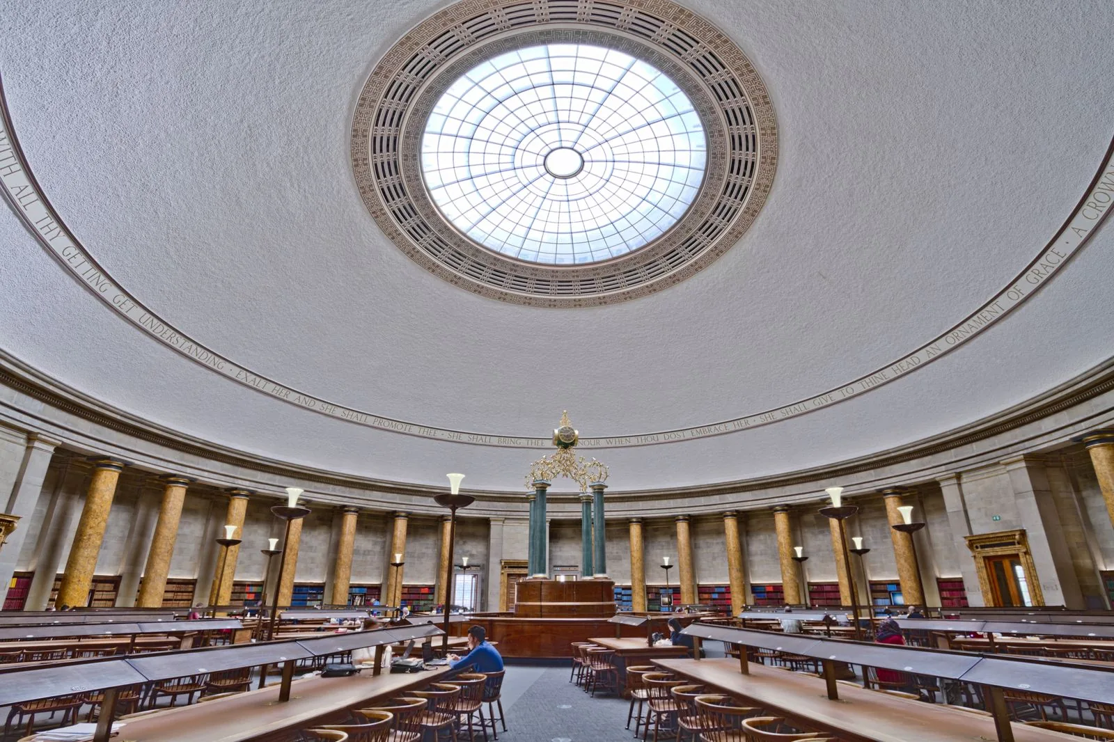 Biblioteca y auditorio